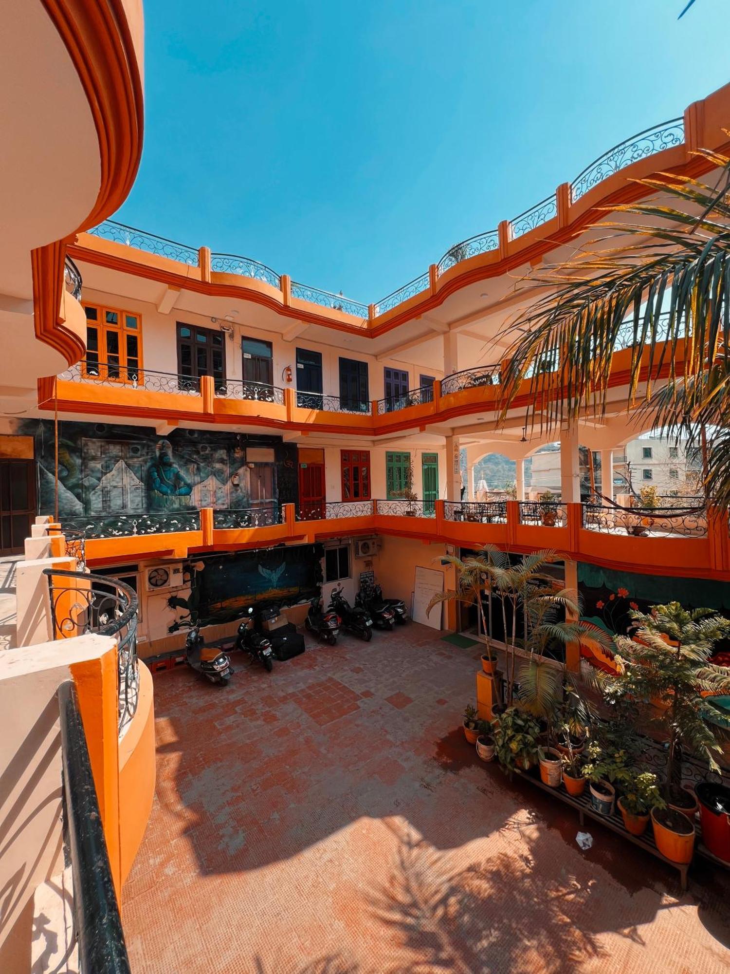 Live Free Hostel Rishīkesh Exterior foto